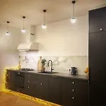 アパート New! Warm And Cosy With Private Entrance And Parking In A Center
