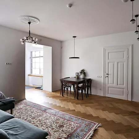 New! Warm And Cosy With Private Entrance And Parking In A Center *