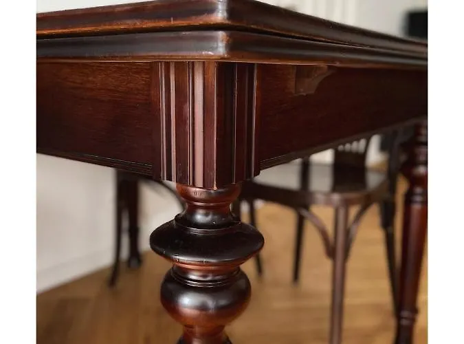 New! Warm And Cosy With Private Entrance And Parking In A Center