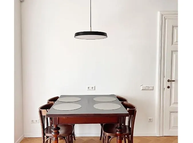 New! Warm And Cosy With Private Entrance And Parking In A Center Апартаменты *