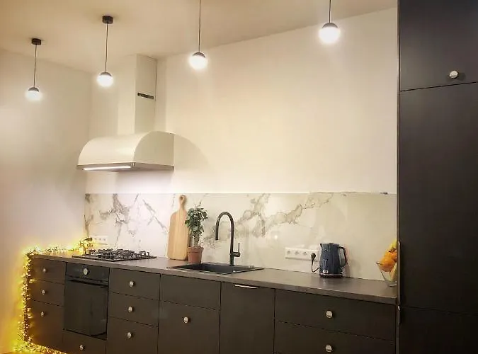 Апартаменты New! Warm And Cosy With Private Entrance And Parking In A Center